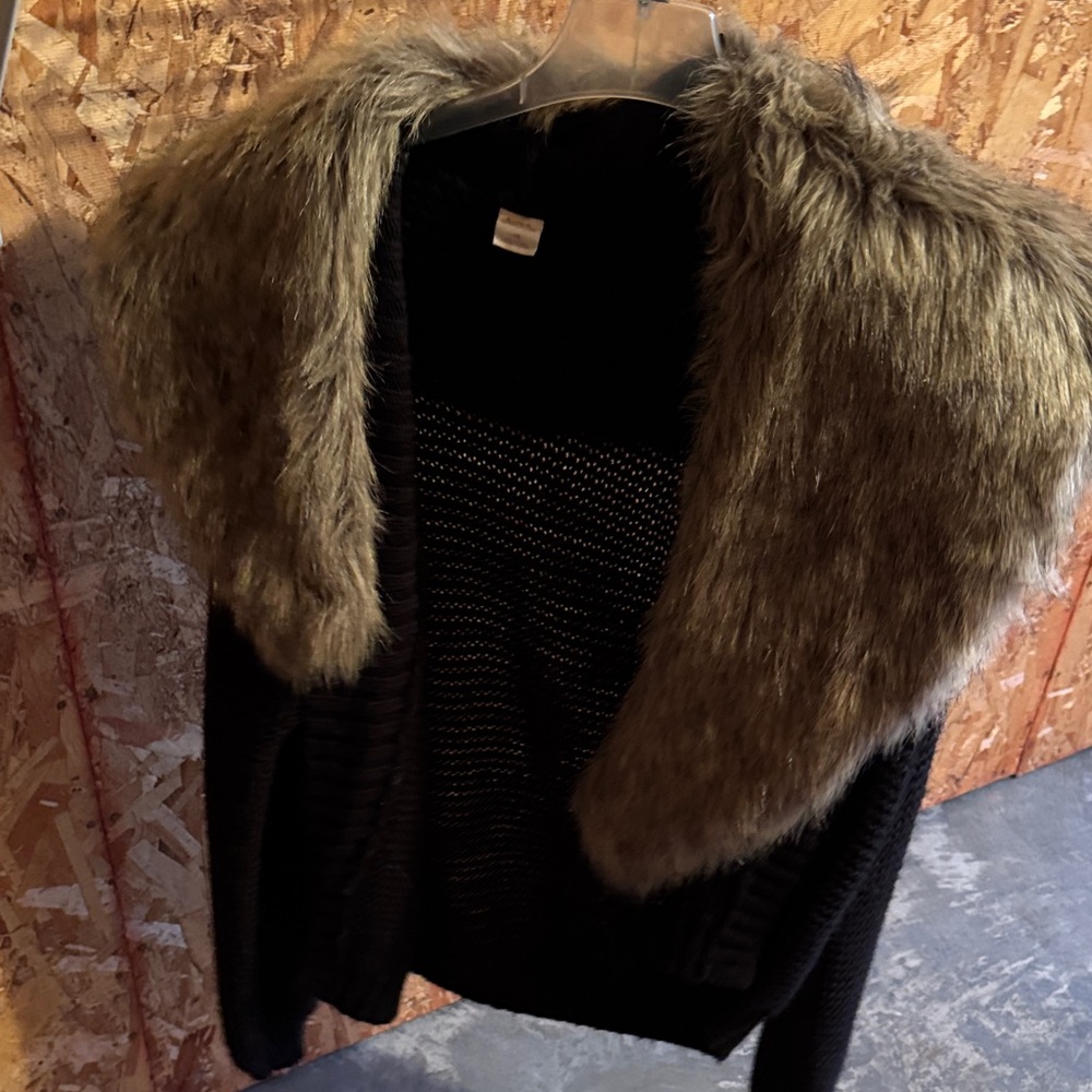 Sun & Shadow Black Cardigan with Faux Fur Collar